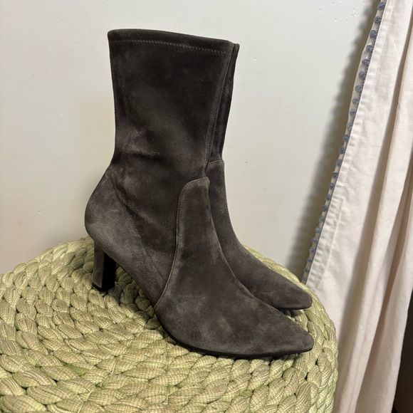 Stuart Weitzman Wren Gray Suede Sock Ankle Boots Size 8 - Picture 2 of 10